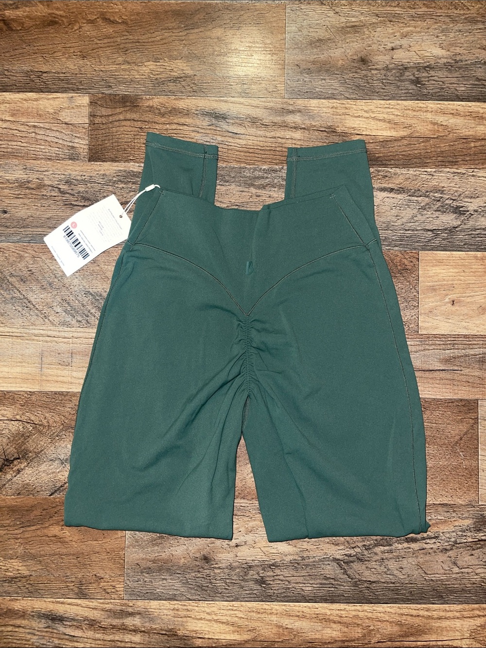 NWT BuffBunny Aggressive Scrunch Legging size Large. Limon Pepino